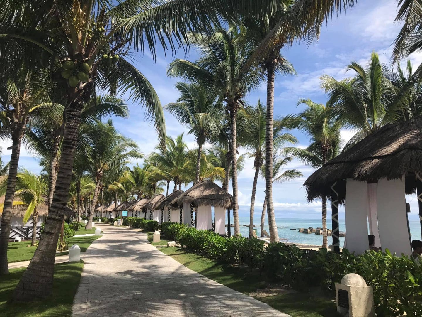 Promenade de la plage de l'El Dorado Casitas Royale