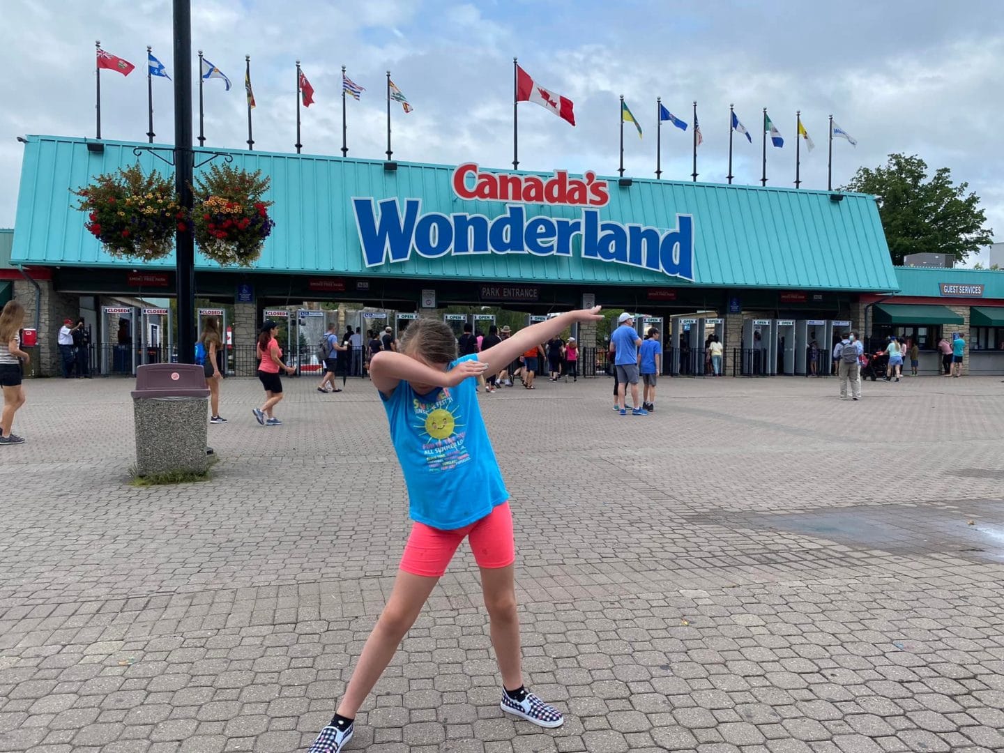 canada's wonderland opening hours