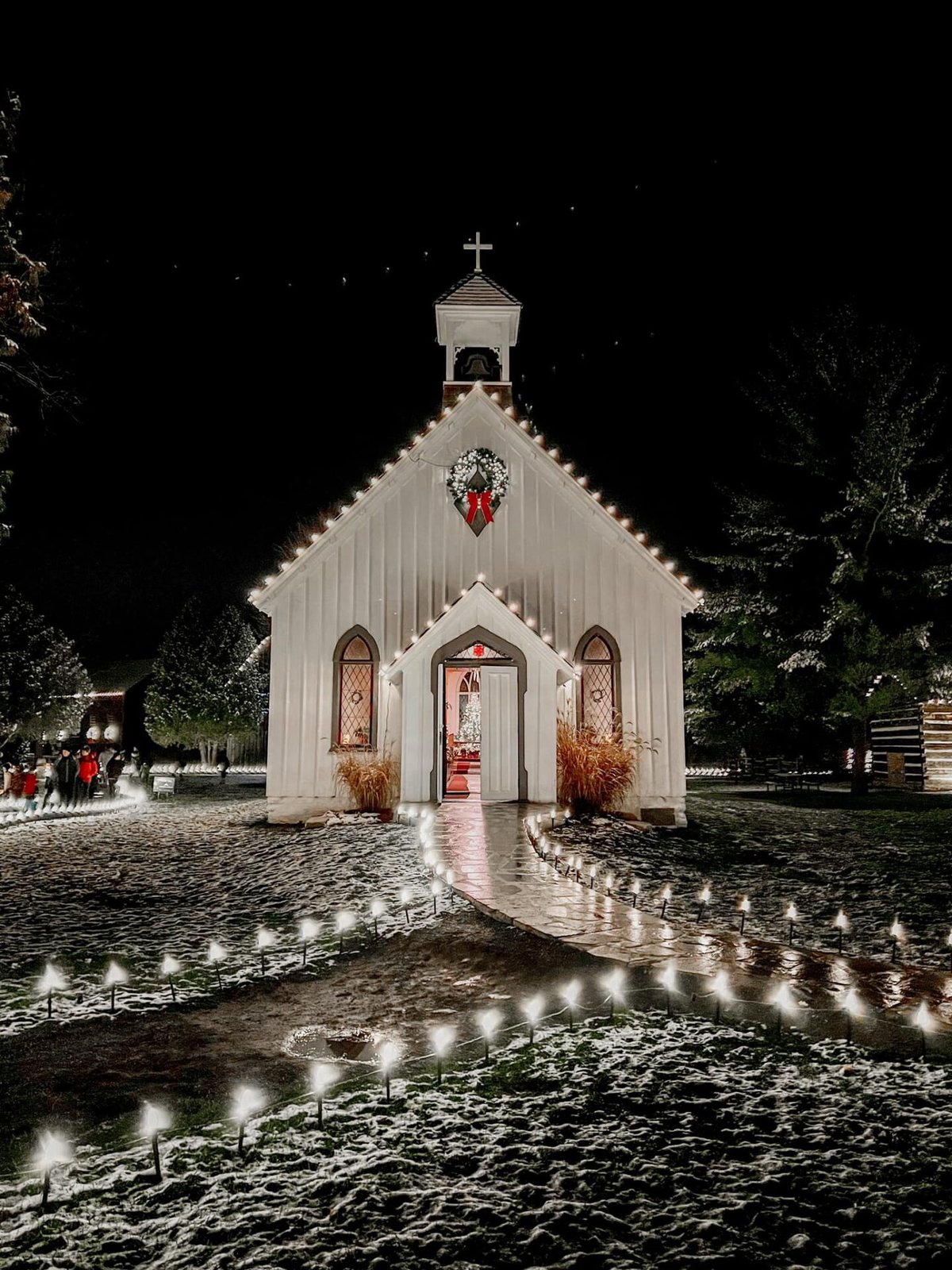 balls falls christmas lights trail