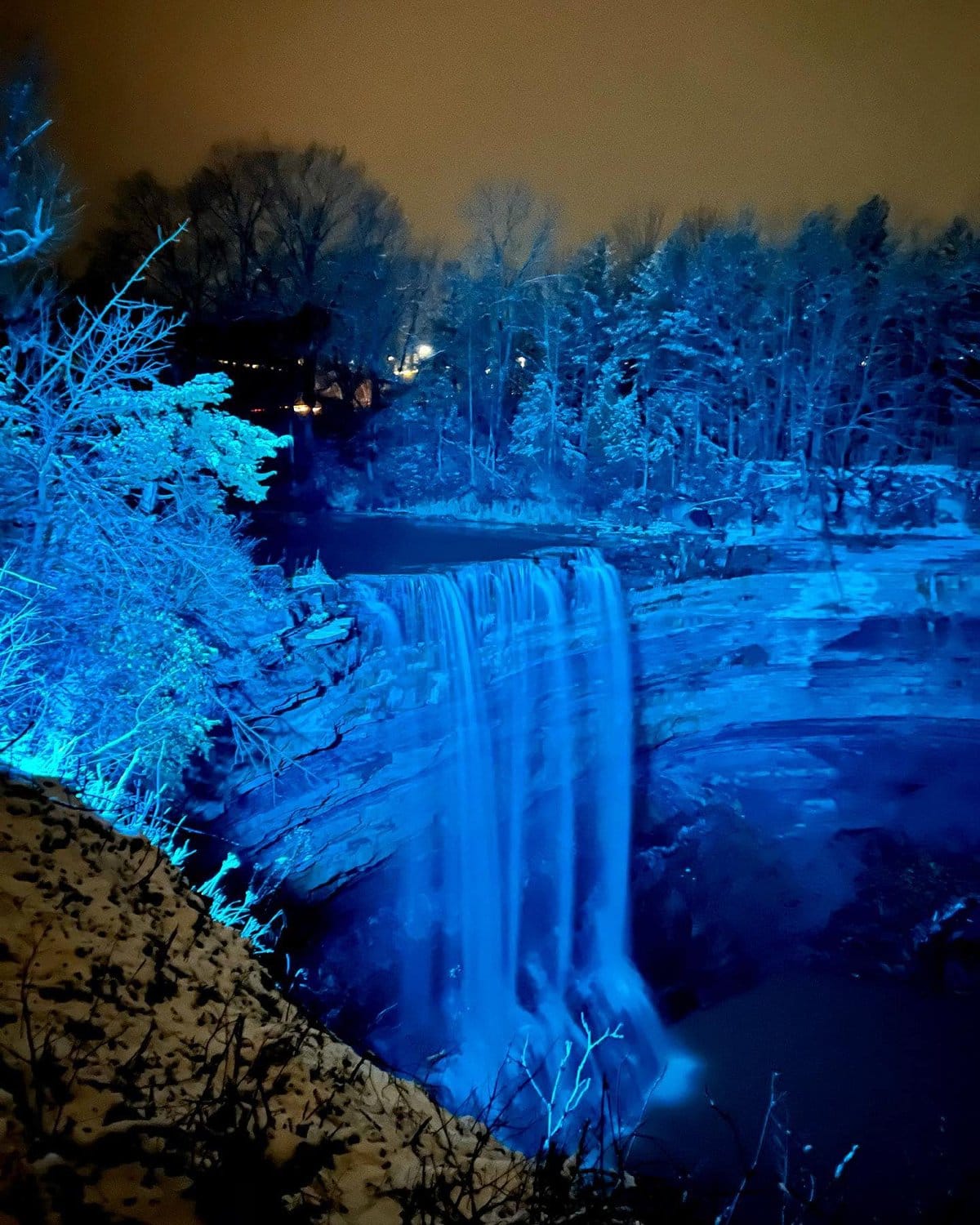 ball's falls holiday trail waterfall